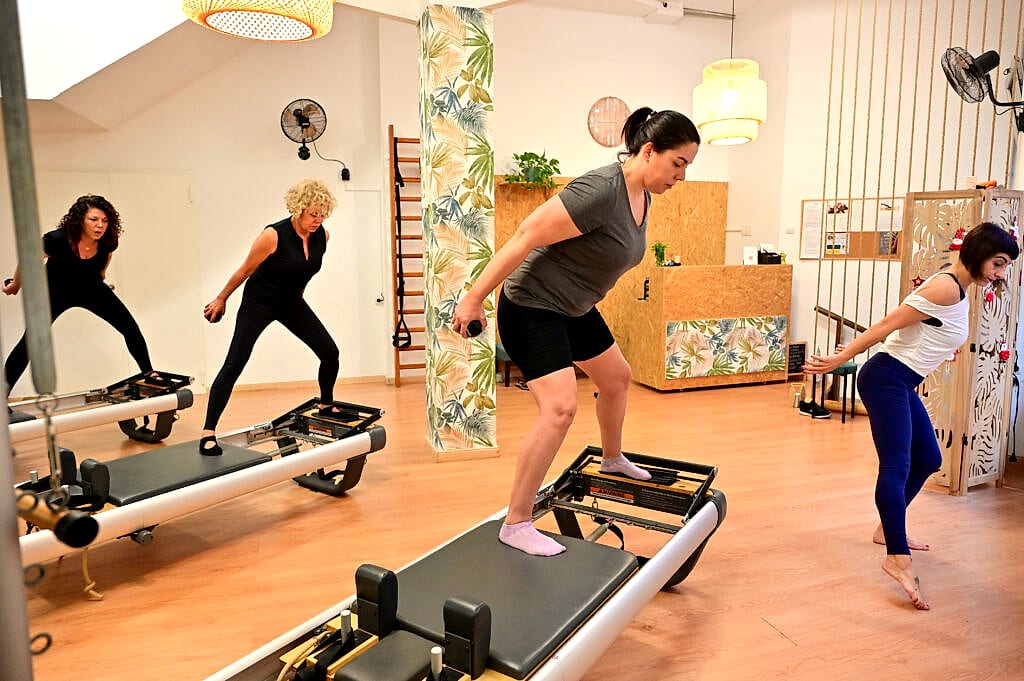 Clase de Pilates máquina en el estudio de Silvia Valverde